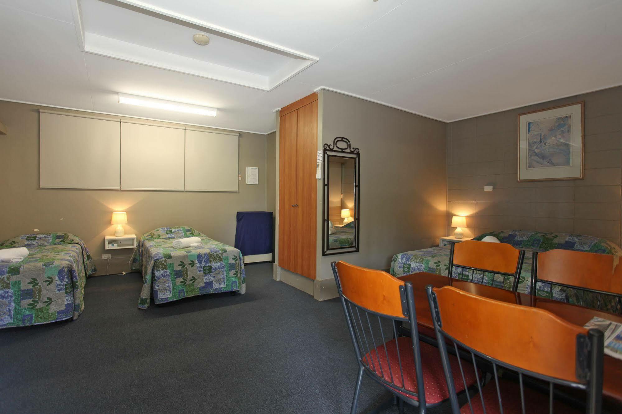 Tandara Hotel Motel Sarina Eksteriør billede