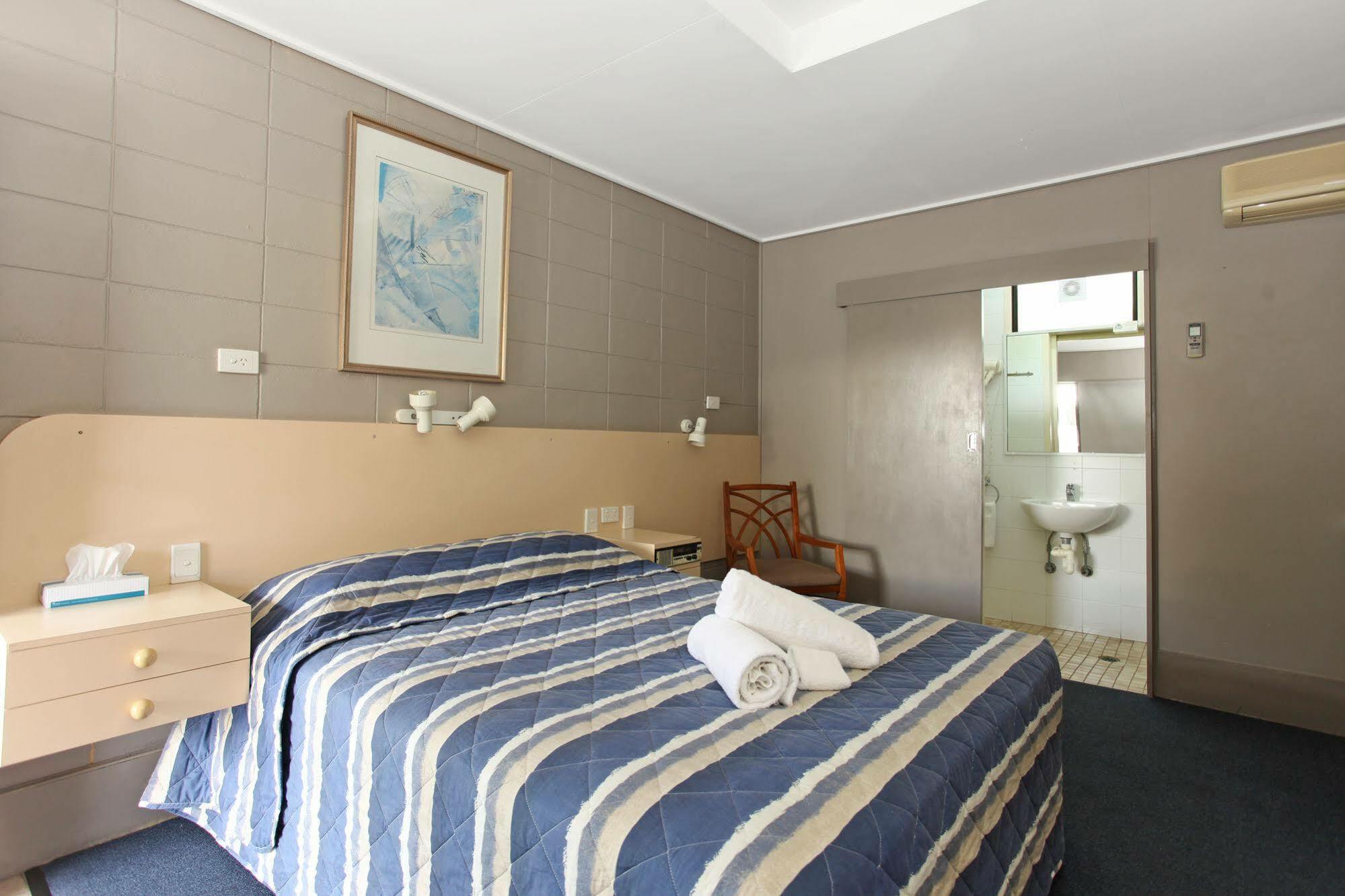 Tandara Hotel Motel Sarina Eksteriør billede