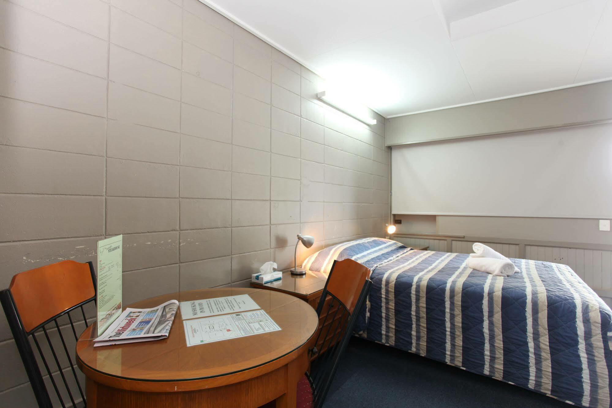 Tandara Hotel Motel Sarina Eksteriør billede