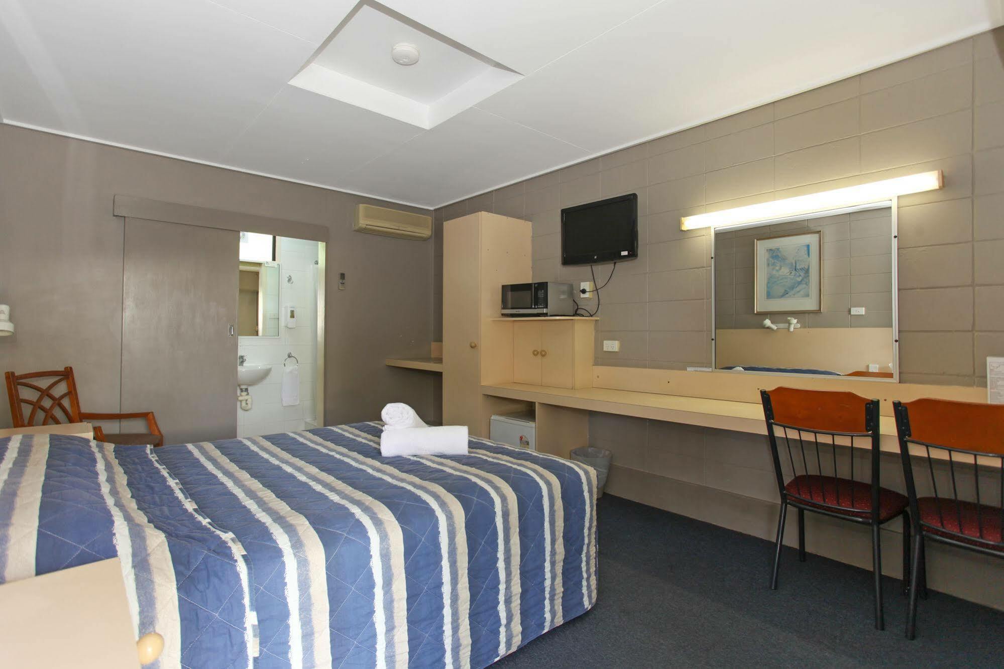 Tandara Hotel Motel Sarina Eksteriør billede