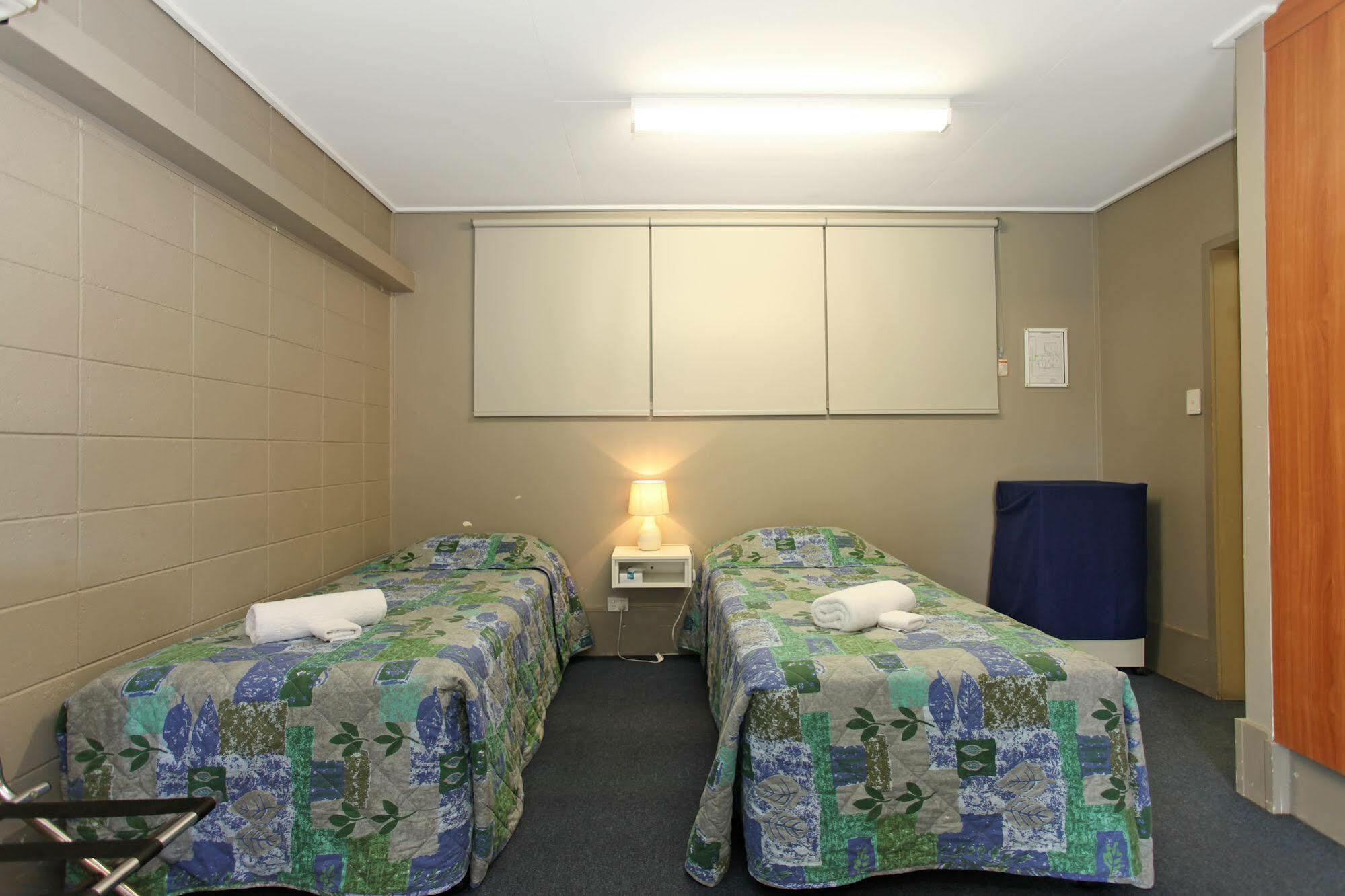 Tandara Hotel Motel Sarina Eksteriør billede
