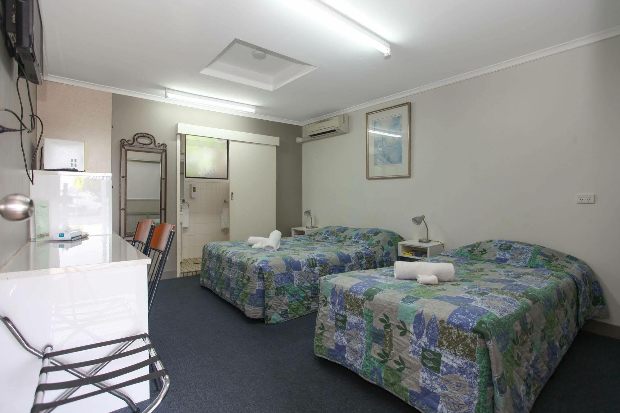 Tandara Hotel Motel Sarina Eksteriør billede