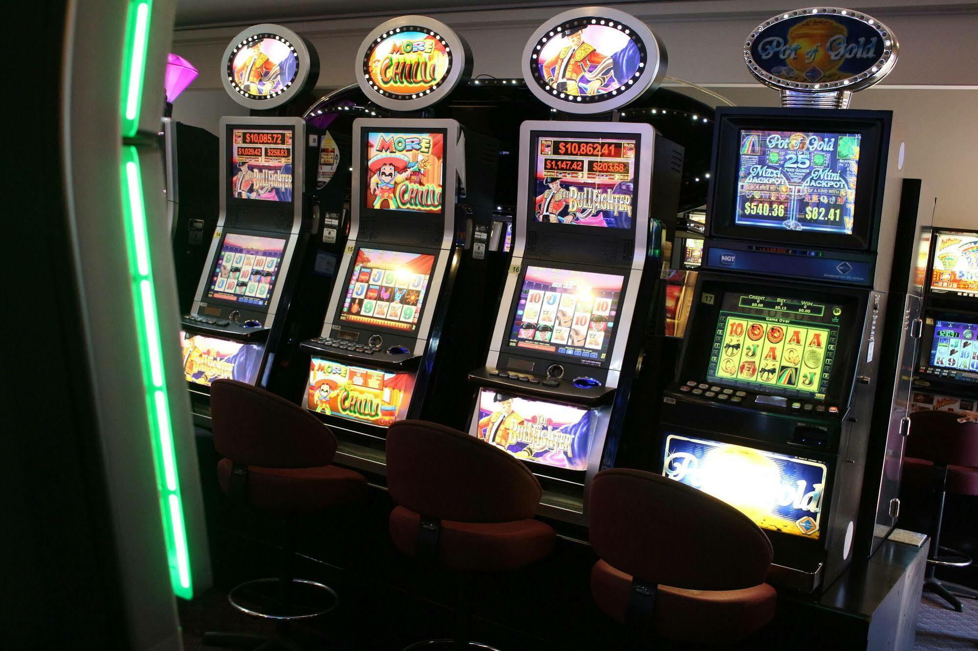 Tandara Hotel Motel Sarina Eksteriør billede